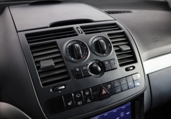 Подержанный автомобиль Mercedes-Benz Viano 2012 года (14 фото)