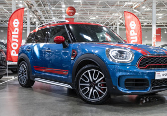 Подержанный автомобиль MINI Countryman 2019 года (9 фото)