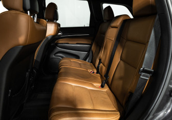 Подержанный автомобиль Jeep Grand Cherokee 2017 года (10 фото)