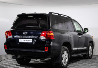 Подержанный автомобиль Toyota Land Cruiser Suv 2013 года (5 фото)