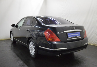 Подержанный автомобиль Nissan Teana 2007 года (7 фото)