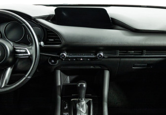 Подержанный автомобиль Mazda 3 Hatchback 2019 года (14 фото)