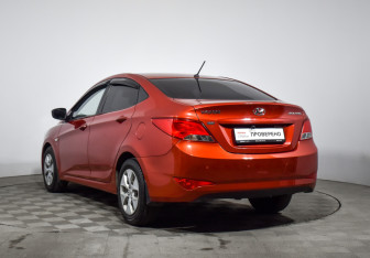 Подержанный автомобиль Hyundai Solaris Sedan 2015 года (7 фото)