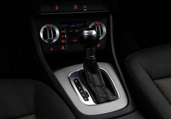 Подержанный автомобиль Audi Q3 2012 года (12 фото)