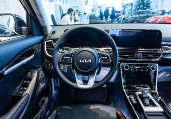 Подержанный автомобиль Kia Seltos 2023 года (12 фото)