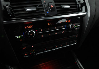 Подержанный автомобиль BMW X4 2015 года (15 фото)