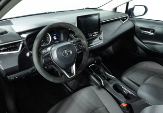 Подержанный автомобиль Toyota Corolla Sedan 2022 года (11 фото)