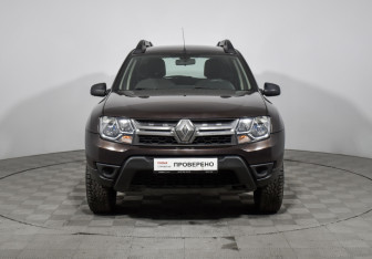 Подержанный автомобиль Renault Duster 2017 года (2 фото)