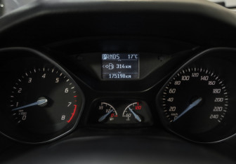 Подержанный автомобиль Ford Focus Hatchback 2013 года (12 фото)