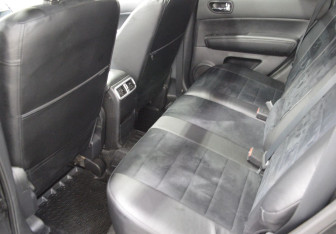 Подержанный автомобиль Nissan X-Trail 2011 года (11 фото)