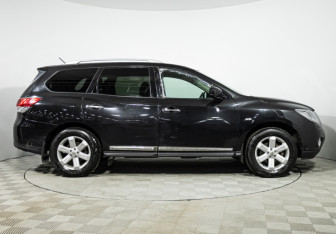 Подержанный автомобиль Nissan Pathfinder 2015 года (4 фото)