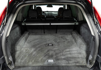 Подержанный автомобиль Volvo XC90 2012 года (17 фото)