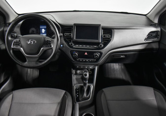 Подержанный автомобиль Hyundai Solaris Sedan 2020 года (13 фото)