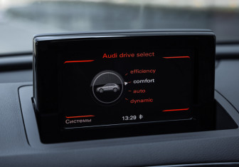 Подержанный автомобиль Audi Q3 2016 года (16 фото)
