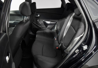 Подержанный автомобиль Kia Rio Hatchback 2016 года (11 фото)