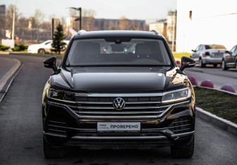 Подержанный автомобиль Volkswagen Touareg 2021 года (3 фото)