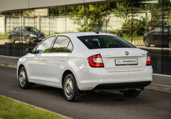 Подержанный автомобиль Skoda Rapid Liftback 2019 года (8 фото)