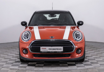 Подержанный автомобиль MINI Hatch 2019 года (2 фото)