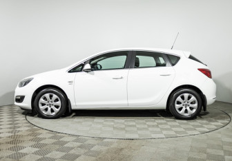 Подержанный автомобиль Opel Astra Hatchback 2015 года (8 фото)