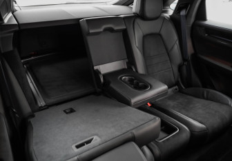 Подержанный автомобиль Porsche Cayenne 2023 года (32 фото)