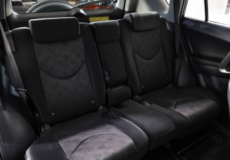 Подержанный автомобиль Toyota RAV4 2012 года (11 фото)