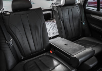 Подержанный автомобиль BMW X5 2015 года (32 фото)