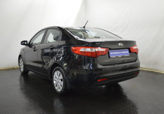 Подержанный автомобиль Kia Rio Sedan 2013 года (7 фото)