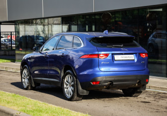 Подержанный автомобиль Jaguar F-Pace 2018 года (8 фото)