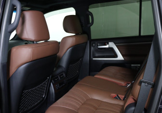 Подержанный автомобиль Toyota Land Cruiser Suv 2019 года (14 фото)