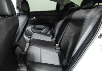 Подержанный автомобиль Kia Rio Sedan 2020 года (10 фото)