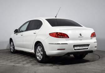 Подержанный автомобиль Peugeot 408 2013 года (7 фото)
