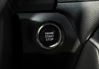 Подержанный автомобиль Toyota RAV4 2021 года (18 фото)