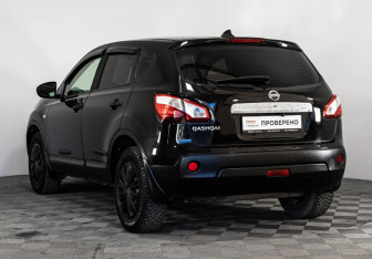 Подержанный автомобиль Nissan Qashqai 2012 года (7 фото)