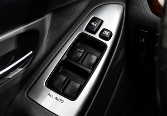 Подержанный автомобиль Toyota Land Cruiser Prado 2003 года (17 фото)