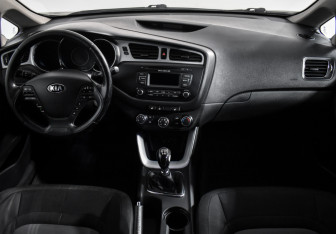 Подержанный автомобиль Kia Ceed Wagon 2013 года (14 фото)