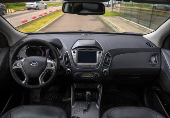 Подержанный автомобиль Hyundai ix35 2014 года (10 фото)