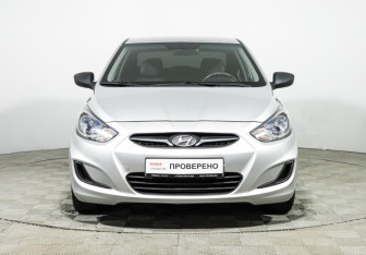 Подержанный автомобиль Hyundai Solaris Sedan 2011 года (2 фото)