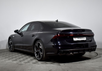 Подержанный автомобиль Audi A7 2024 года (7 фото)