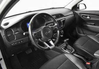 Подержанный автомобиль Kia Rio Hatchback 2017 года (9 фото)