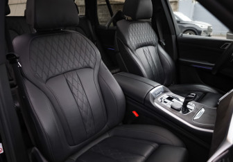 Подержанный автомобиль BMW X5 2019 года (27 фото)