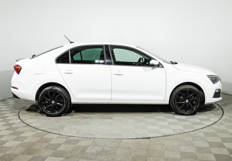 Подержанный автомобиль Skoda Rapid Liftback 2021 года (4 фото)