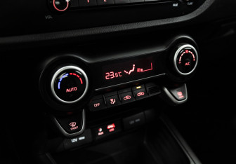 Подержанный автомобиль Kia Rio Hatchback 2019 года (16 фото)