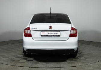 Подержанный автомобиль Skoda Rapid Liftback 2014 года (6 фото)