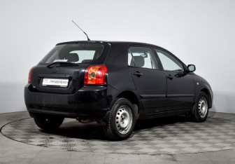 Подержанный автомобиль Toyota Corolla Hatchback 2006 года (5 фото)
