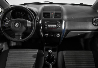 Подержанный автомобиль Suzuki SX4 Hatchback 2012 года (16 фото)