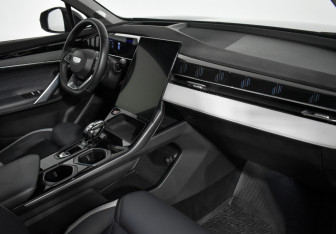 Подержанный автомобиль Geely Atlas 2024 года (13 фото)