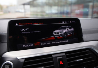 Подержанный автомобиль BMW X4 2019 года (21 фото)