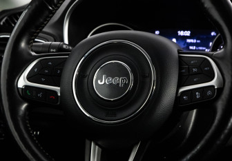 Подержанный автомобиль Jeep Compass 2018 года (11 фото)