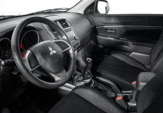 Подержанный автомобиль Mitsubishi ASX 2014 года (9 фото)