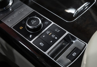 Подержанный автомобиль Land Rover Range Rover 2014 года (30 фото)